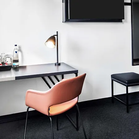 Frankfurt-airport 3*